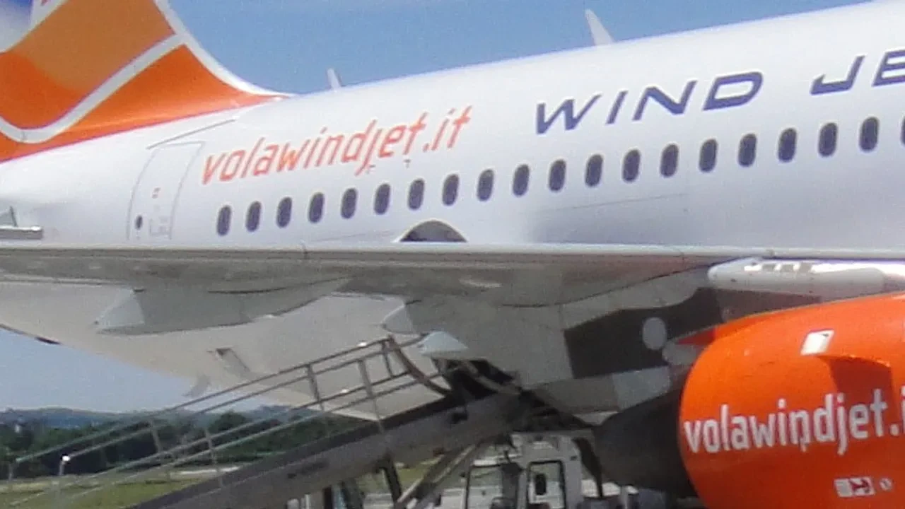 Aeroporto Forlì, aerei colpiti dal vento: i dettagli